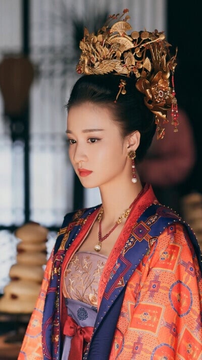 9位国产剧女星“颜值巅峰妆造”！《玉骨遥》任敏没《清平乐》美，而她只惊艳1次就走下坡-9