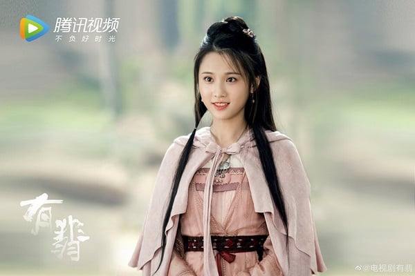 9位国产剧女星“颜值巅峰妆造”！《玉骨遥》任敏没《清平乐》美，而她只惊艳1次就走下坡-14