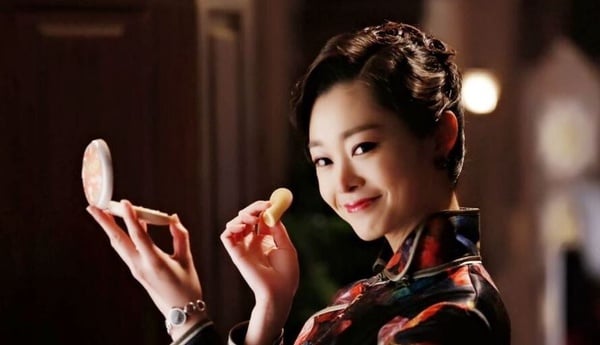9位国产剧女星“颜值巅峰妆造”！《玉骨遥》任敏没《清平乐》美，而她只惊艳1次就走下坡-16