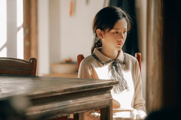 9位国产剧女星“颜值巅峰妆造”！《玉骨遥》任敏没《清平乐》美，而她只惊艳1次就走下坡-22