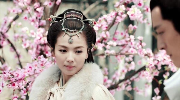 9位国产剧女星“颜值巅峰妆造”！《玉骨遥》任敏没《清平乐》美，而她只惊艳1次就走下坡-31
