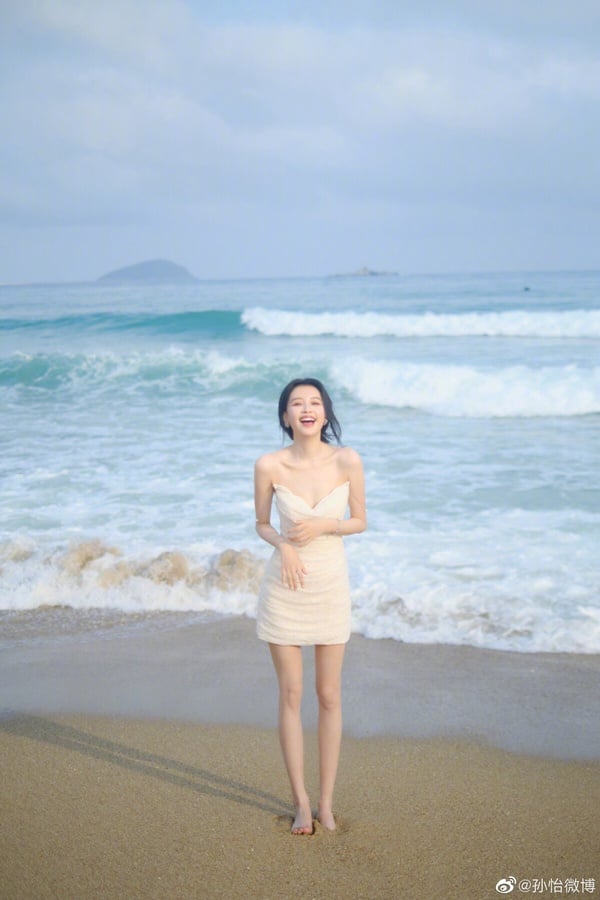 体重超轻纸片人女星！《偷偷藏不住》赵露思只有39公斤，关晓彤173才45，热巴腿太惊人-21