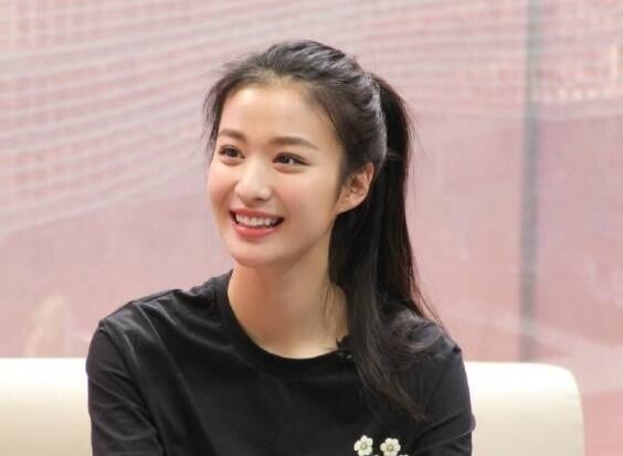 網評8位“舊照沒差別”国产剧女星！趙露思甜萌，周也&王楚然一直都美，她從小就是仙女-7
