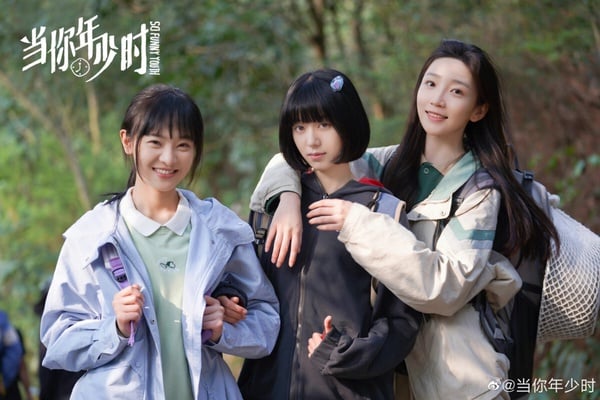 10部“豆瓣破7分”好评冷背国产剧！《当我飞奔向你》甜炸，而这部8.5高分剧甜赢《东宫》-24