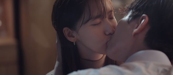 网评韩剧7个“最欲吻戏”！《欢迎来到王之国》俊昊&允儿深吻2分钟，这部吻戏破3亿观看-5