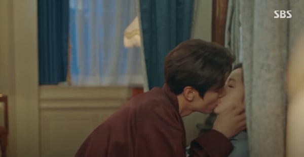 网评韩剧7个“最欲吻戏”！《欢迎来到王之国》俊昊&允儿深吻2分钟，这部吻戏破3亿观看-21