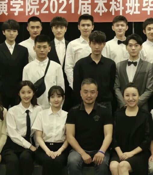 8位“旧照没差别”国产剧男星！《偷偷藏不住》陈哲远可爱，吴磊等比例放大，杨洋真的帅-16