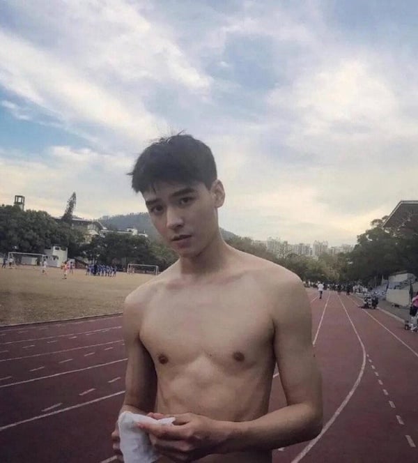 8位“旧照没差别”国产剧男星！《偷偷藏不住》陈哲远可爱，吴磊等比例放大，杨洋真的帅-32