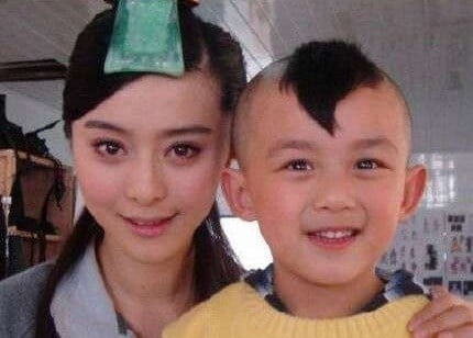 8位“旧照没差别”国产剧男星！《偷偷藏不住》陈哲远可爱，吴磊等比例放大，杨洋真的帅-11