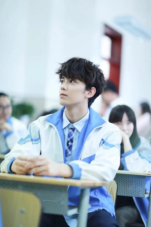 8位“旧照没差别”国产剧男星！《偷偷藏不住》陈哲远可爱，吴磊等比例放大，杨洋真的帅-13