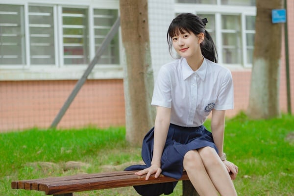 10位国产剧95花演高中生！《偷偷藏不住》趙露思被吐槽，王楚然太成熟，而她演得像傻子-2