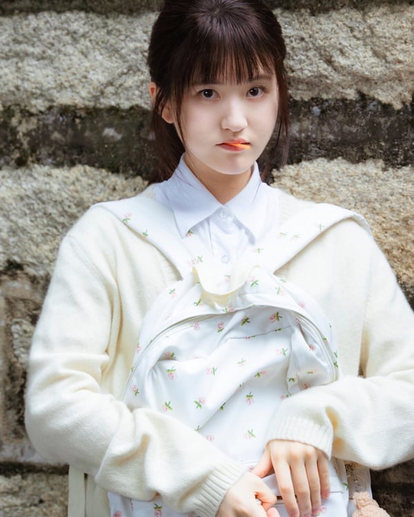 10位国产剧95花演高中生！《偷偷藏不住》趙露思被吐槽，王楚然太成熟，而她演得像傻子-4
