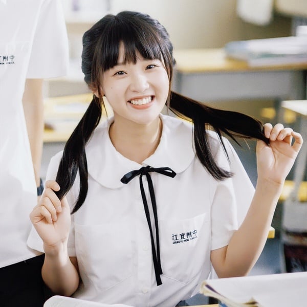 10位国产剧95花演高中生！《偷偷藏不住》趙露思被吐槽，王楚然太成熟，而她演得像傻子-11