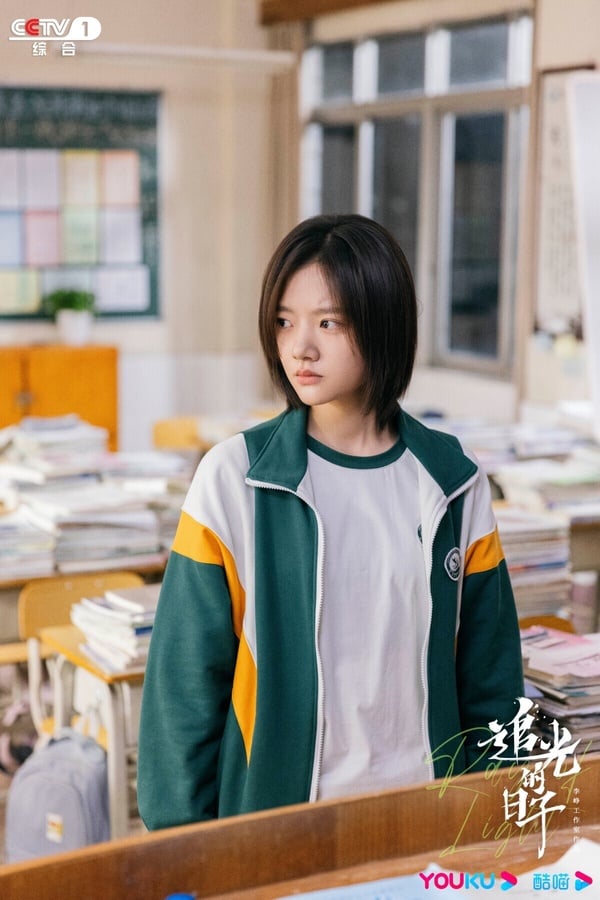 10位国产剧95花演高中生！《偷偷藏不住》趙露思被吐槽，王楚然太成熟，而她演得像傻子-16