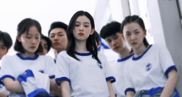 10位国产剧95花演高中生！《偷偷藏不住》趙露思被吐槽，王楚然太成熟，而她演得像傻子-17