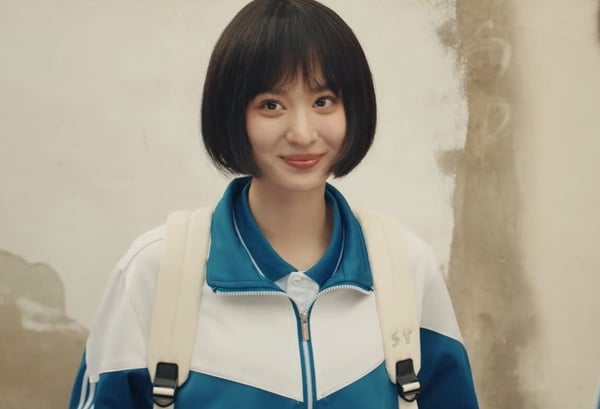 10位国产剧95花演高中生！《偷偷藏不住》趙露思被吐槽，王楚然太成熟，而她演得像傻子-5