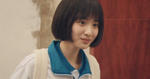 10位国产剧95花演高中生！《偷偷藏不住》趙露思被吐槽，王楚然太成熟，而她演得像傻子-6