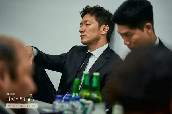 网评口碑爆棚却看不下去韩剧！《王之国》太老套，《机医》上榜，这部被誉为神剧也难逃-12