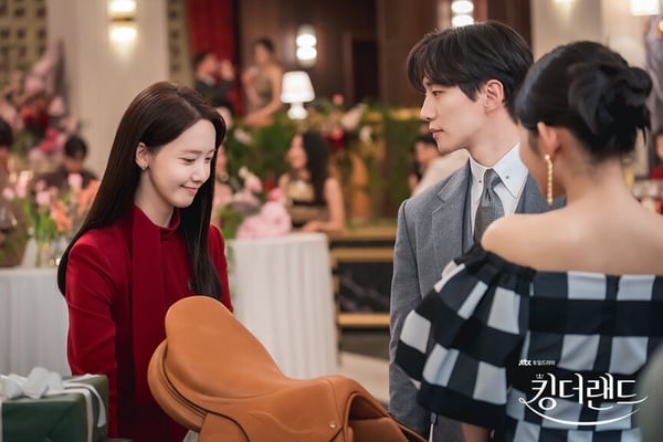 韩剧《欢迎来到王之国》收视持升5原因！俊昊和允儿颜值搭、火花强，这点最关键-5