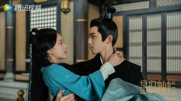 9位百搭体质国产剧女星！《偷偷藏不住》赵露思搭男搭女都有火花，她搭小19岁鲜肉无违和-2
