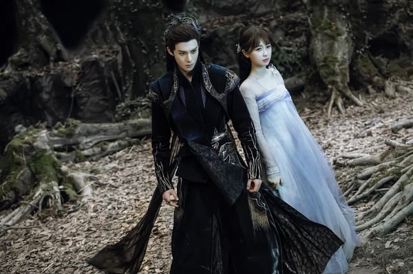 9位百搭体质国产剧女星！《偷偷藏不住》赵露思搭男搭女都有火花，她搭小19岁鲜肉无违和-7