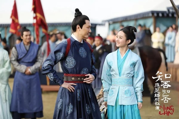 9位百搭体质国产剧女星！《偷偷藏不住》赵露思搭男搭女都有火花，她搭小19岁鲜肉无违和-13