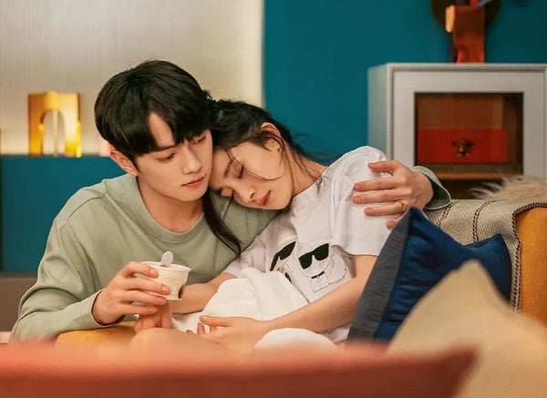 9位百搭体质国产剧女星！《偷偷藏不住》赵露思搭男搭女都有火花，她搭小19岁鲜肉无违和-15