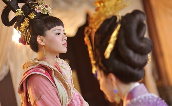网评7位“不适合古装”国产剧女星！《玉骨遥》任敏被嘲，迪丽热巴评价两极，马思纯真的怪-10