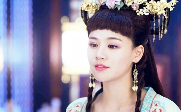 网评7位“不适合古装”国产剧女星！《玉骨遥》任敏被嘲，迪丽热巴评价两极，马思纯真的怪-11