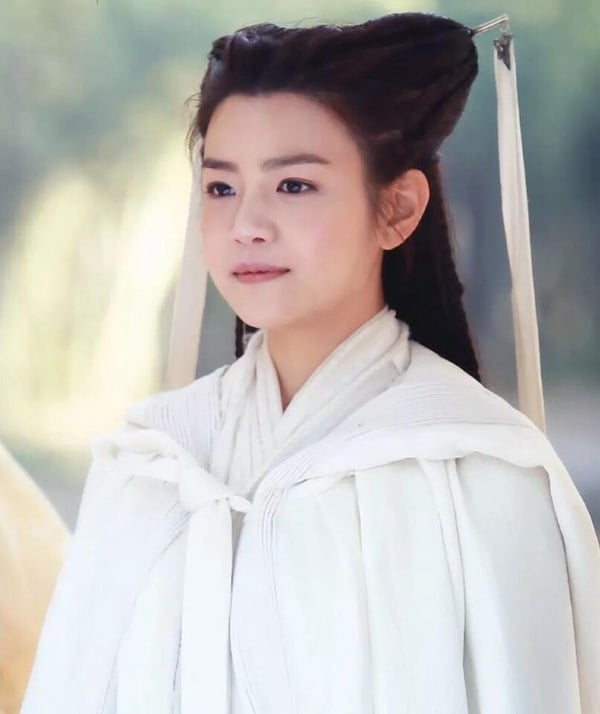 网评7位“不适合古装”国产剧女星！《玉骨遥》任敏被嘲，迪丽热巴评价两极，马思纯真的怪-9