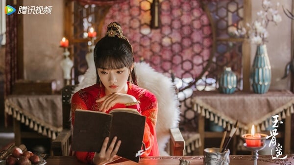 网评7位“不适合古装”国产剧女星！《玉骨遥》任敏被嘲，迪丽热巴评价两极，马思纯真的怪-3