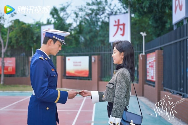 六月国产剧评分榜TOP10！《长风渡》6.5《偷偷藏不住》6.7，冠军8.5分赢《当我飞奔向你》-16