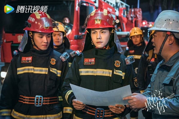 六月国产剧评分榜TOP10！《长风渡》6.5《偷偷藏不住》6.7，冠军8.5分赢《当我飞奔向你》-17