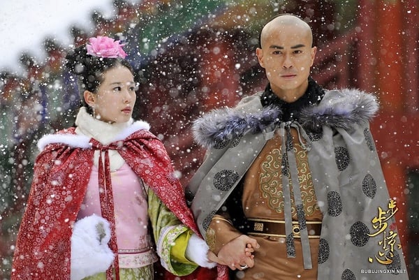 古装剧9位“超多人爱”女主！杨紫《长相思》和3男人虐恋，迪丽热巴5个，杨幂最狂有6个-17
