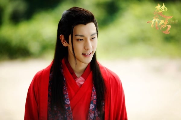古装剧9位“超多人爱”女主！杨紫《长相思》和3男人虐恋，迪丽热巴5个，杨幂最狂有6个-24