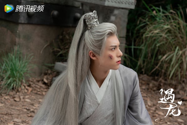 古装剧10位白发男神！《长相思》檀健次仙气和成毅有得拼，王鹤棣不适合，杨洋真太仙了-10
