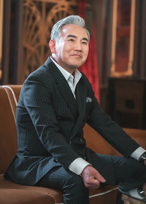 《欢迎来到王之国》7位配角戏外秘密！平和拍过航空广告，卢科长竟是隐藏好歌喉-9