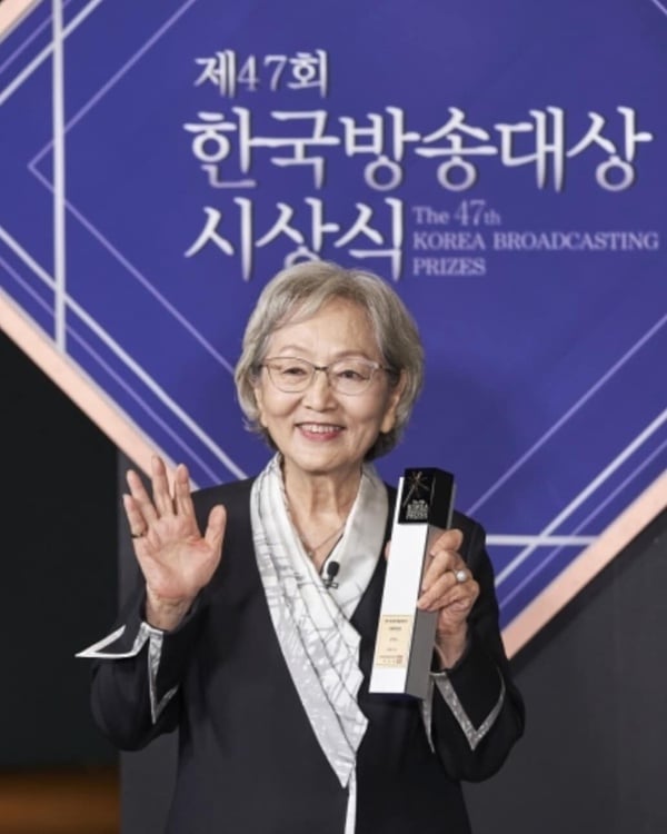 《欢迎来到王之国》7位配角戏外秘密！平和拍过航空广告，卢科长竟是隐藏好歌喉-8
