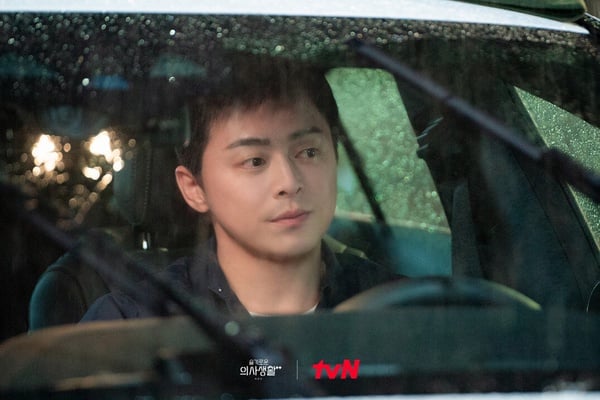 网评8位“很会演爱情剧”韩剧演员！《欢迎来到王之国》俊昊演技藏细节，而他太让人心动-9