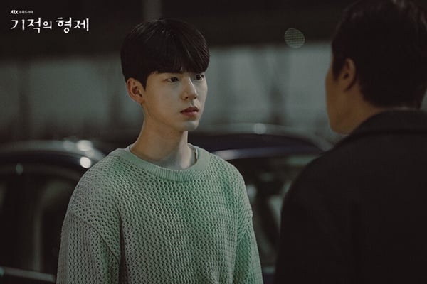 近期开播韩剧评价！《D.P逃兵追缉令2》《驱魔面馆2》精彩好看，这部收视低但口碑爆棚-13