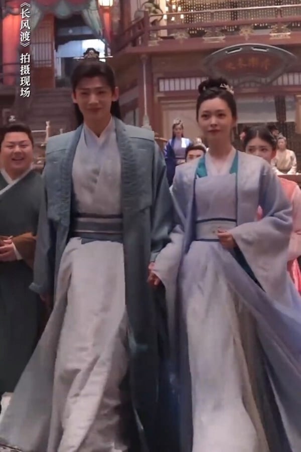 2023十对国产剧CP身高差！龚俊轻松环住热巴，任敏抱肖战要踮脚，王楚然靠杨洋靠得好辛苦-12