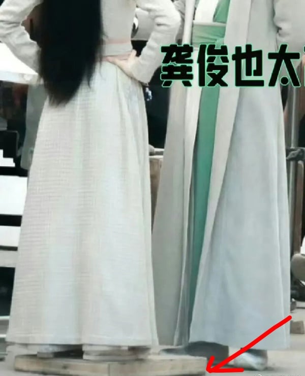 2023十对国产剧CP身高差！龚俊轻松环住热巴，任敏抱肖战要踮脚，王楚然靠杨洋靠得好辛苦-31