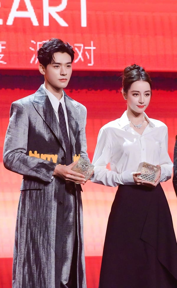 2023十对国产剧CP身高差！龚俊轻松环住热巴，任敏抱肖战要踮脚，王楚然靠杨洋靠得好辛苦-33