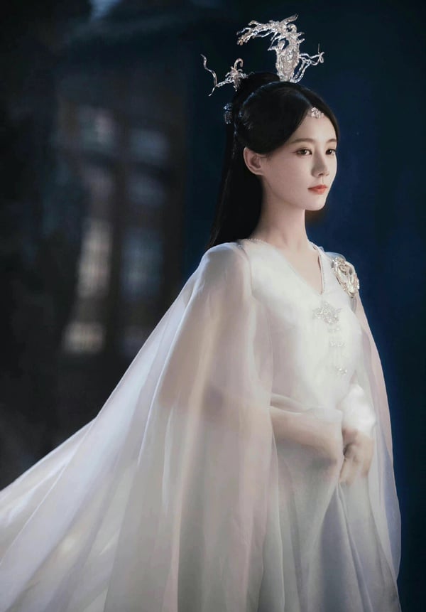 网评“最适合演古装仙侠剧”国产剧90花TOP10！白鹿没前十，迪丽热巴第四，李一桐冲第二-26