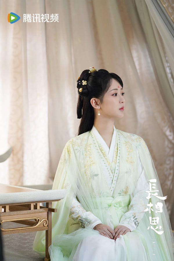 古装剧8位女主穿回女装惊艳全场！杨紫《长相思》看呆4男人，热巴美翻吴磊，杨幂是真美-7
