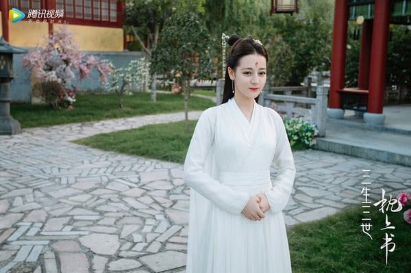 古装剧8位女主穿回女装惊艳全场！杨紫《长相思》看呆4男人，热巴美翻吴磊，杨幂是真美-12