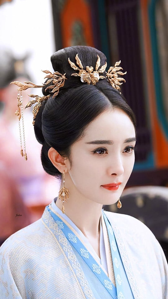 古装剧8位女主穿回女装惊艳全场！杨紫《长相思》看呆4男人，热巴美翻吴磊，杨幂是真美-14