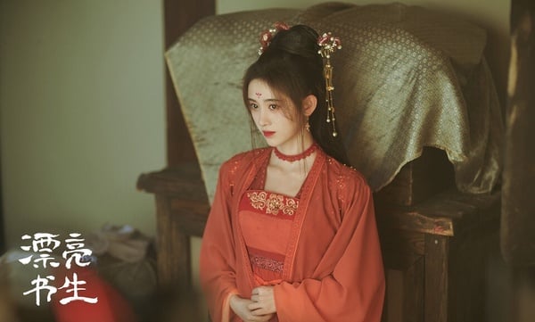 古装剧8位女主穿回女装惊艳全场！杨紫《长相思》看呆4男人，热巴美翻吴磊，杨幂是真美-26