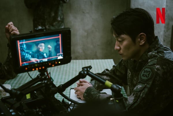 《D.P逃兵追缉令2》结局剧情彩蛋！浩烈外套藏隐喻，结局这幕超讽刺，霸凌者过得真好啊插图