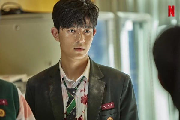 近三年登顶Netflix全球第一韩剧竟只有12部！《欢迎来到王之国》霸榜3周，这部高达9周-16